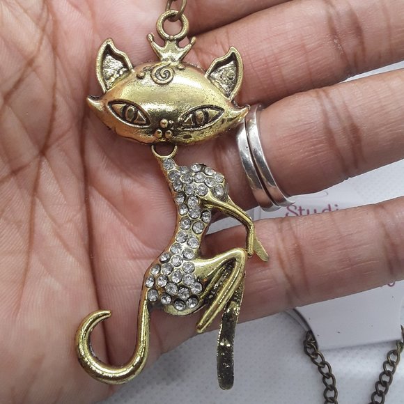 Smart Kitty Cat Sweater Necklace - Picture 4 of 5